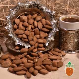 Sun-Dried Apricot Kernels (1kg)
