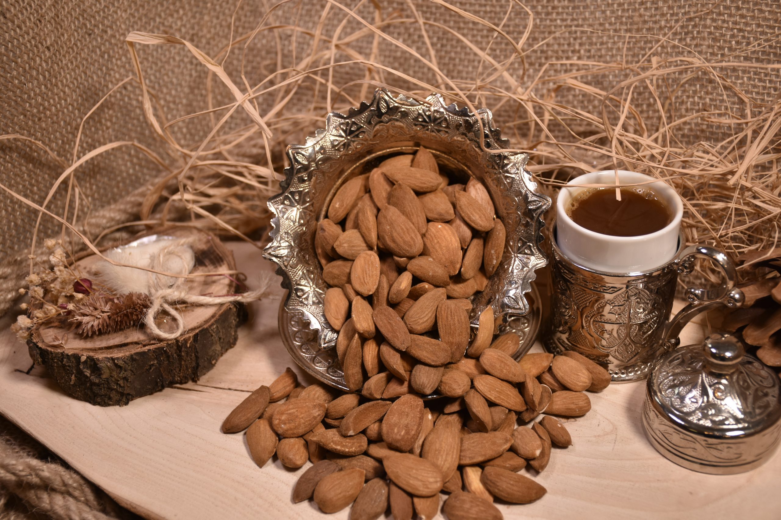 Bitter Apricot Kernels (1kg)